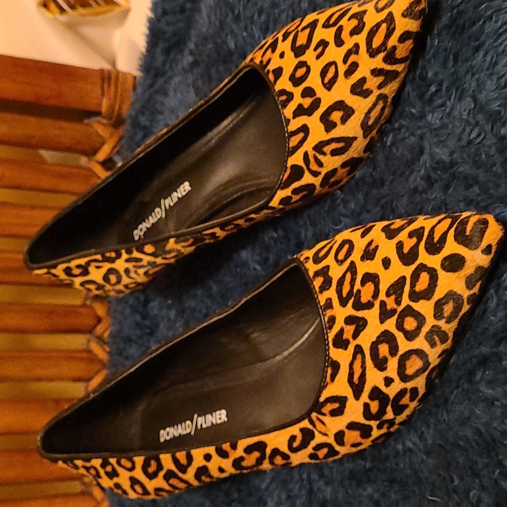 Donald Pliner Leathereopard Print Kitten Heels Size 8 1/2